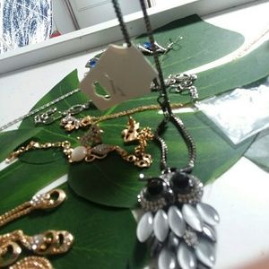 Jewellery and accents